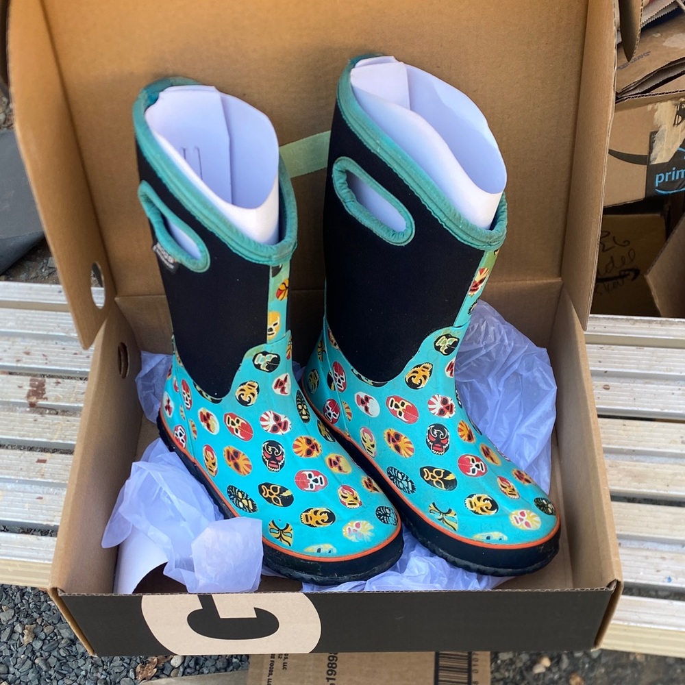 Bogs winter boot luchedore design size 5 big kids